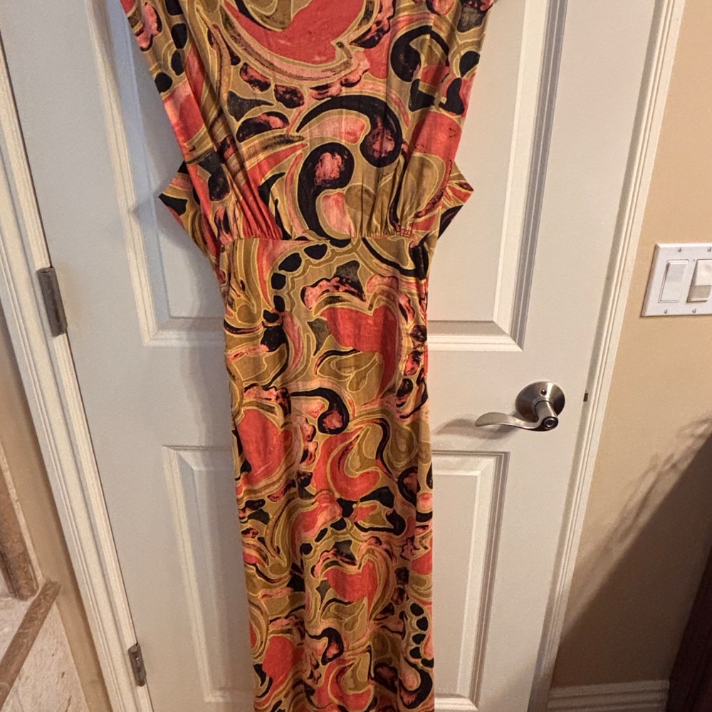Dress - Picture 8 of 8